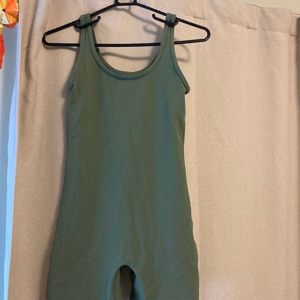 TNALIFE Shake-It 5” Romper brand new